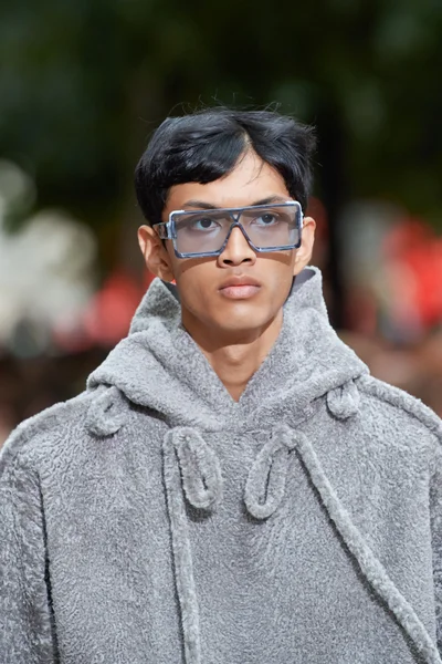 Look 90